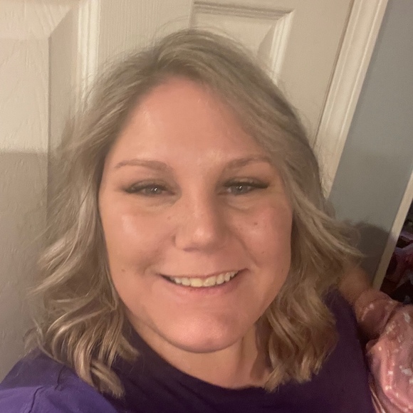 Meet your Posher, Sarah - Picture 1 of 1